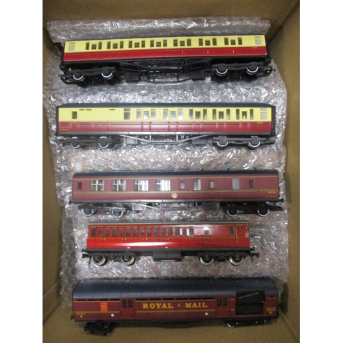 459 - Accumulation of unboxed OO gauge locomotives, coaches, wagons, and buildings in mixed condition. Mak... 