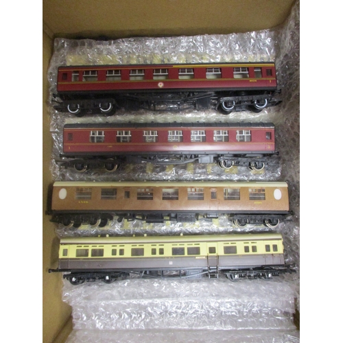 459 - Accumulation of unboxed OO gauge locomotives, coaches, wagons, and buildings in mixed condition. Mak... 