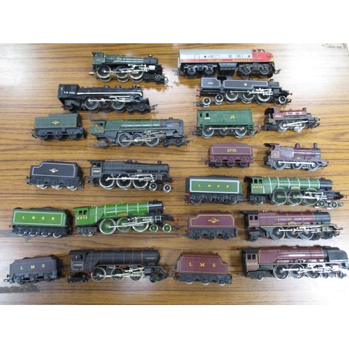 461 - Collection of OO gauge unboxed locomotives generally excellent. Qty 19 (½B)