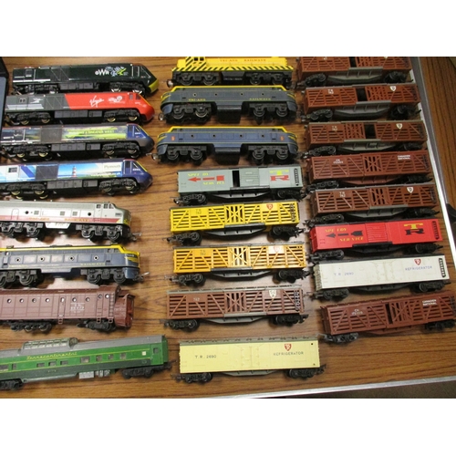 465 - Collection of boxed Hornby diesel switcher No R155, unboxed OO gauge including diesel locomotive (10... 