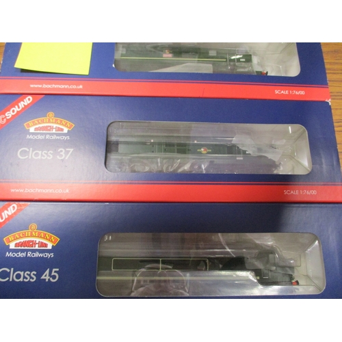 482 - Bachmann. Range of OO gauge DCC sound diesel locomotives with 'Hermes' D823 No 32-052A, D6801 No 32-... 