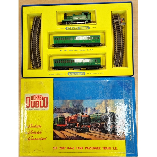 516 - Hornby Dublo. generally very good in fair to good boxes with set 2007 0-6-0 tank passenger train S.R... 