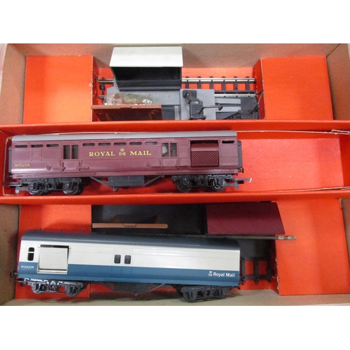 541 - Hornby. Collection of OO gauge locomotive sets (6) appear complete and all locomotives present plus ... 