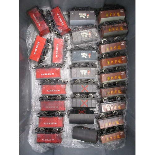 581 - Wrenn. Collection of OO gauge unboxed wagons generally good to excellent. Qty 198 (2B)