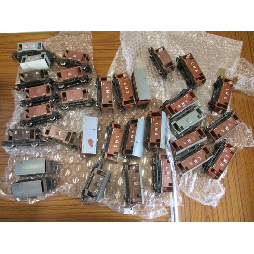 581 - Wrenn. Collection of OO gauge unboxed wagons generally good to excellent. Qty 198 (2B)