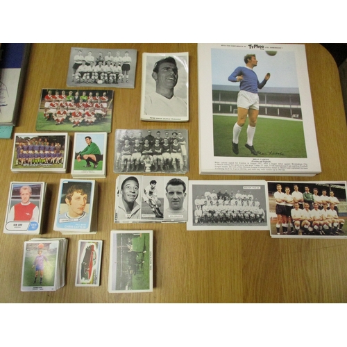 76 - Collection with A & B.C Football Quiz (64), Mixed sets, Typhoo Tea Football Cards (36), Hornet Inter... 