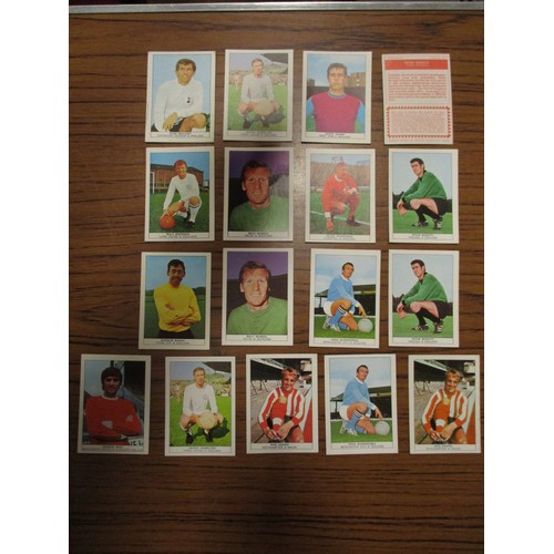 76 - Collection with A & B.C Football Quiz (64), Mixed sets, Typhoo Tea Football Cards (36), Hornet Inter... 