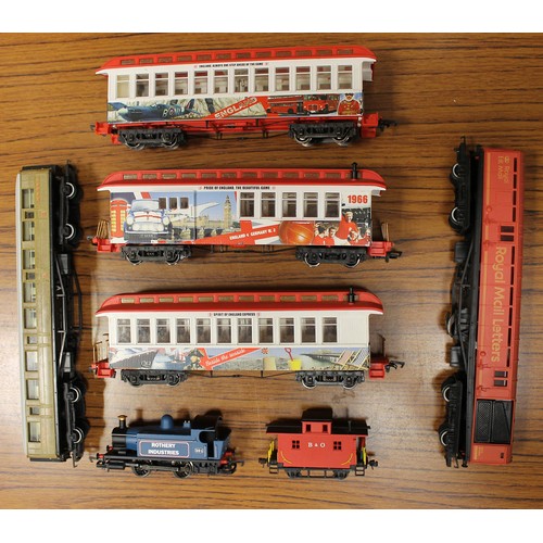 456 - A collection of generally good to excellent unboxed locomotives (7), coaches (12) and wagons (26). (... 