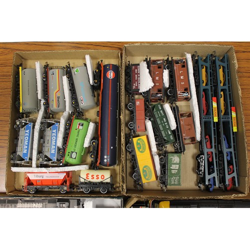 456 - A collection of generally good to excellent unboxed locomotives (7), coaches (12) and wagons (26). (... 