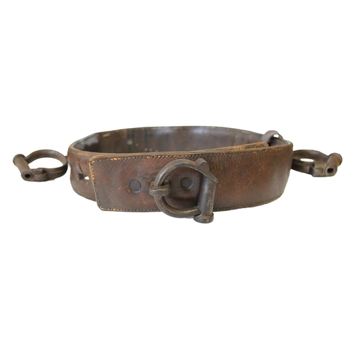 173 - Old heavy duty leather belt, possibly used in the slave trade or for prisoner restraint, heavy duty ... 