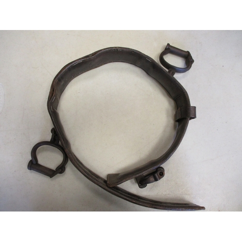 173 - Old heavy duty leather belt, possibly used in the slave trade or for prisoner restraint, heavy duty ... 