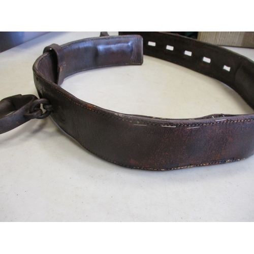 173 - Old heavy duty leather belt, possibly used in the slave trade or for prisoner restraint, heavy duty ... 