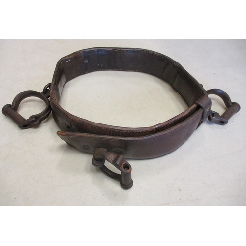 173 - Old heavy duty leather belt, possibly used in the slave trade or for prisoner restraint, heavy duty ... 