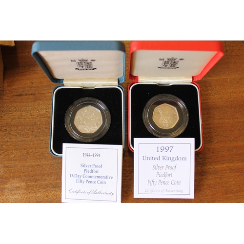 792 - Boxed silver piedfort proofs FDC with £5 2000 Queen Mother, £1 1984-87 4 coin set, 1985, 88, 2000 in... 