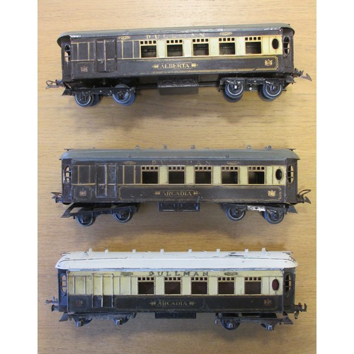 292 - Hornby. O gauge unboxed collection of Pullman coaches with Saloon 'Iolanthe', Brake 'Alberta' (2) an... 