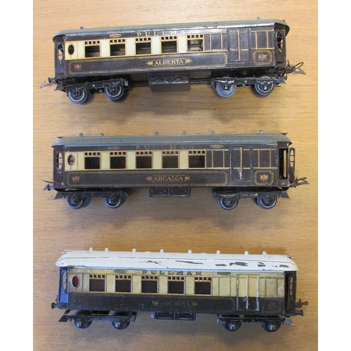 292 - Hornby. O gauge unboxed collection of Pullman coaches with Saloon 'Iolanthe', Brake 'Alberta' (2) an... 