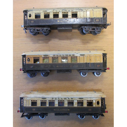 292 - Hornby. O gauge unboxed collection of Pullman coaches with Saloon 'Iolanthe', Brake 'Alberta' (2) an... 