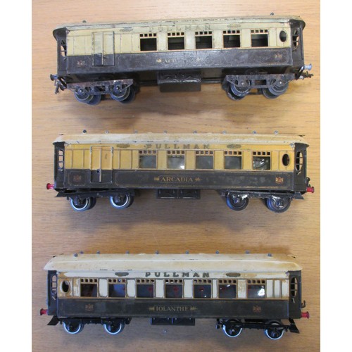 292 - Hornby. O gauge unboxed collection of Pullman coaches with Saloon 'Iolanthe', Brake 'Alberta' (2) an... 