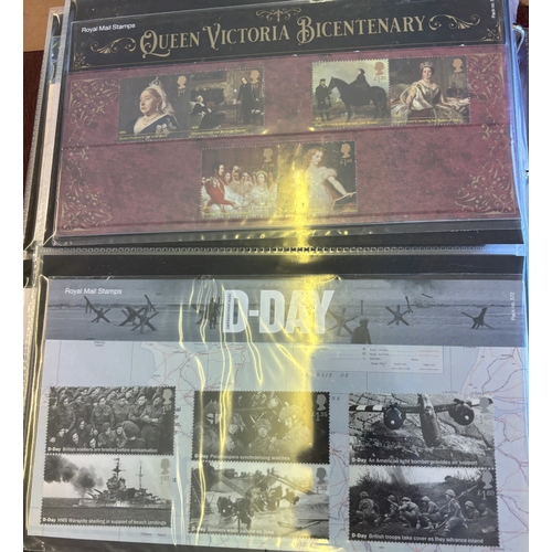 330 - 2015-2019 UM coln of pres packs in one Royal Mail ring binder. Valid face value £671. (V)