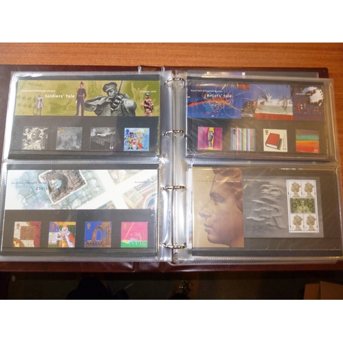 340 - UM decimal coln in 2 ring binders, incl presentation packs noting numbers 18, 28, & 40, bklts with q... 