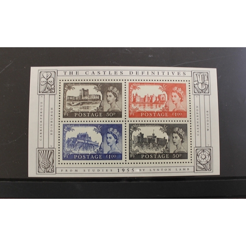 345 - 1988-2010 UM coln of M/S in a Royal Mail Miniature sheet album. Valid face value £277. (V)