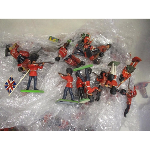177 - Unboxed collection of metal and plastic figures, range of makers including Britains, Lone Star, Hilc... 