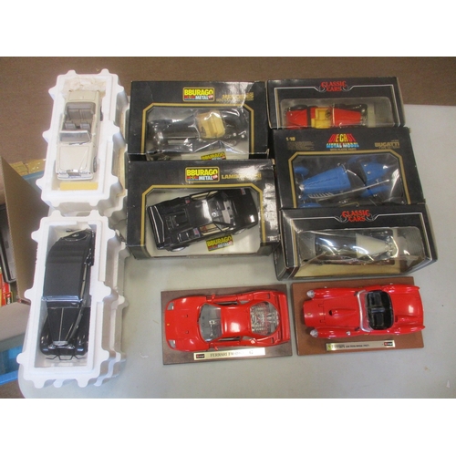 354 - Collection of 1:18 and 1:43 scale cars and vans, generally very good to near mint with majority in g... 