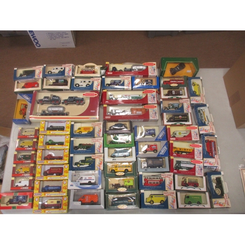 359 - Accumulation of various die cast cars, vans, trucks, etc, generally very good to excellent in good t... 