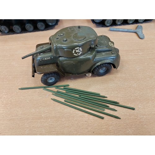 460 - Tri-ang Minic. Range of clockwork Sherman tanks, generally good to very good (5) (one unassembled an... 