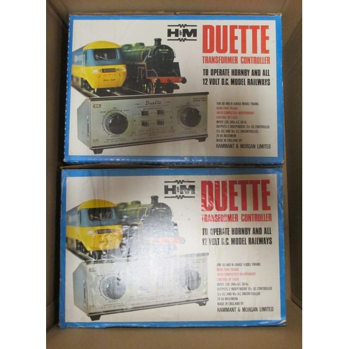 494 - Collection of N gauge rolling stock and accessories, generally good plus to excellent in good plus t... 