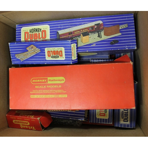 679 - Hornby Dublo. Collection of locomotives, coaches, wagons, track and accessories, majority very good ... 