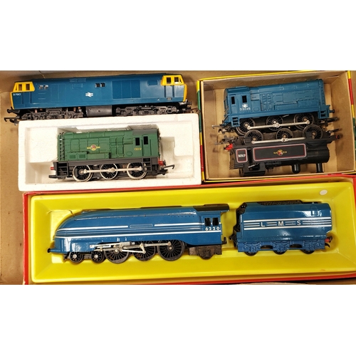 701 - Collection of Hornby and Hornby Tri-ang locomotives, wagons, coaches etc. generally very good, with ... 