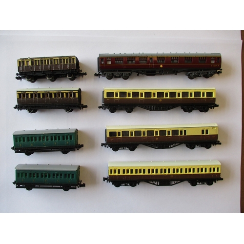 304 - N gauge collection generally excellent to mint in excellent boxes with Graham Farish coaches (2), wa... 