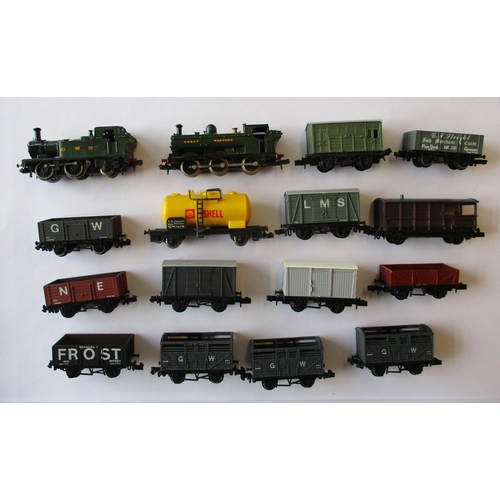 304 - N gauge collection generally excellent to mint in excellent boxes with Graham Farish coaches (2), wa... 