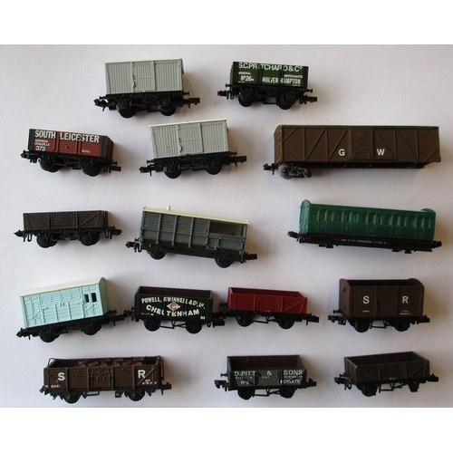 304 - N gauge collection generally excellent to mint in excellent boxes with Graham Farish coaches (2), wa... 