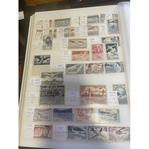 100 - Aviation. Mint and used world issues in 6 vols incl GB and Jersey RAF covers some signed, etc. (B)