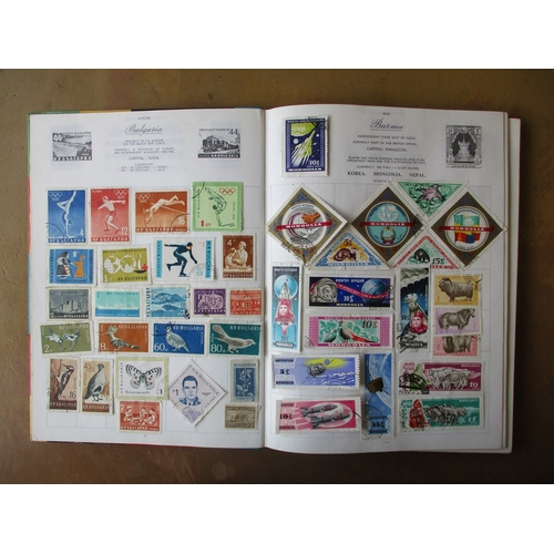 81 - World misc modern M/U coln in 5+ vols, with Eastern Bloc range - Bulgaria, China, Czechoslovakia, Po... 