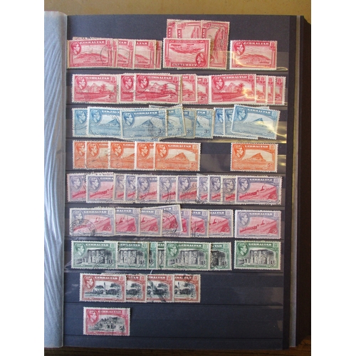 82 - World misc early to modern M/U accum in 15+ vols and loose leave. Canada (incl Newfoundland), Cyprus... 