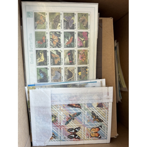 94 - Thematics. Modern UM WW coln of thematic issues in one album and loose of M/S and blocks. Themes inc... 