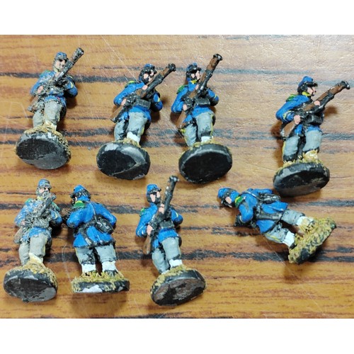 307 - Wargaming. Collection of soldiers, mounted, musketeers, archers, shield and spearmen, drummers etc g... 