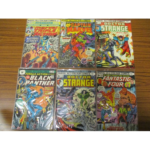 124 - Collection of DC and Marvel comics including Avengers, Batman, Blackhawk, Flash, Green Arrow, Guardi... 