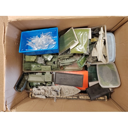 127 - Collection of unboxed various scale military vehicles mostly kit built planes, fighter jets, tanks, ... 