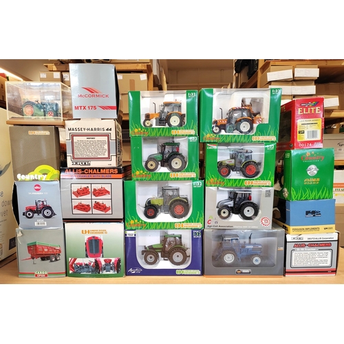 170 - Collection of tractors generally excellent/mint in mostly very good boxes with Britains, ERTL, Siku,... 