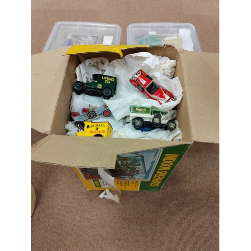 172 - Collection of various scale cars, buses, trucks etc. generally very good/near mint in mostly very ve... 