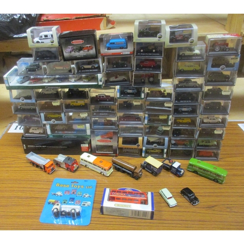 195 - Range of die cast vehicles, generally excellent to mint in very good to excellent boxes, includes Cl... 