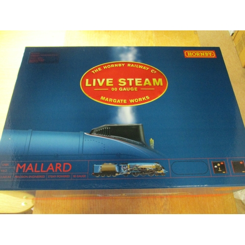 266 - Hornby. Live steam OO gauge 'Mallard Live Steam Train Set' No. R1041, with LNER Class A4 4-6-2 LNER ... 