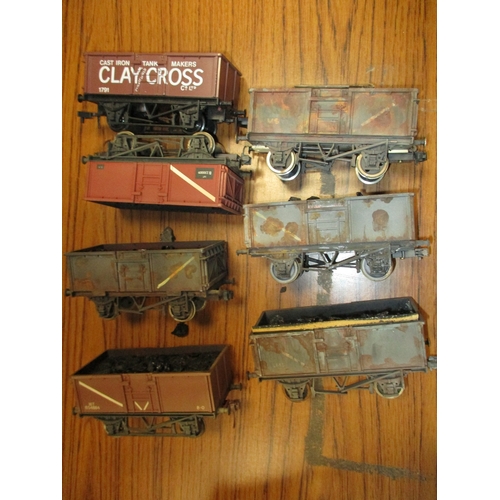 286 - Collection of O gauge including locomotives (3), coaches (8), wagons without wheels (14), with wheel... 