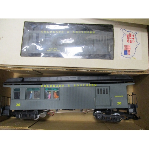 286 - Collection of O gauge including locomotives (3), coaches (8), wagons without wheels (14), with wheel... 