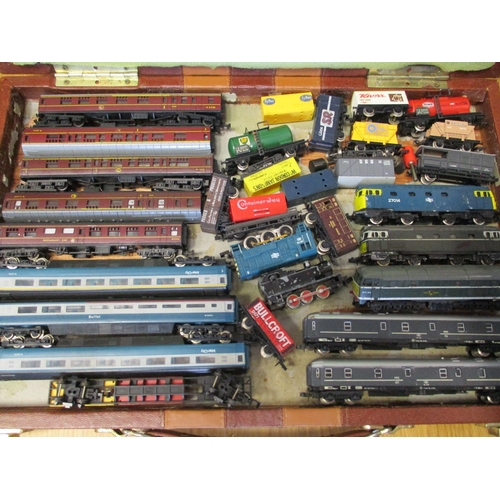 302 - Collection of N gauge including boxed Dapol coaches (4),  unboxed mixed range with locomotives (4), ... 