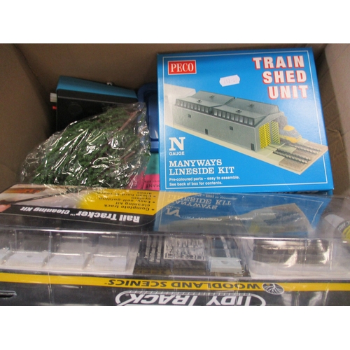 302 - Collection of N gauge including boxed Dapol coaches (4),  unboxed mixed range with locomotives (4), ... 